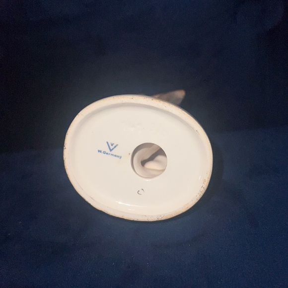 Hummel Figurine - Girl in Tree - Picture 5 of 5